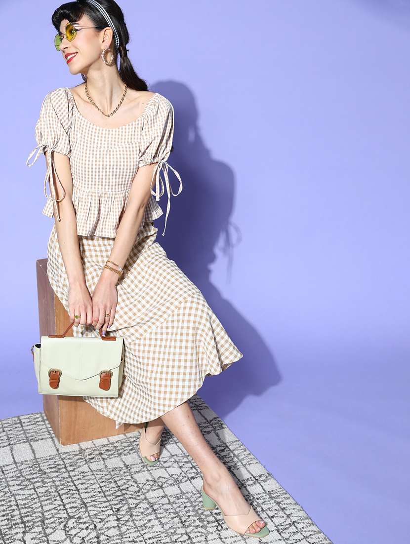 puff sleeved checkered top - 18346328 -  Standard Image - 4