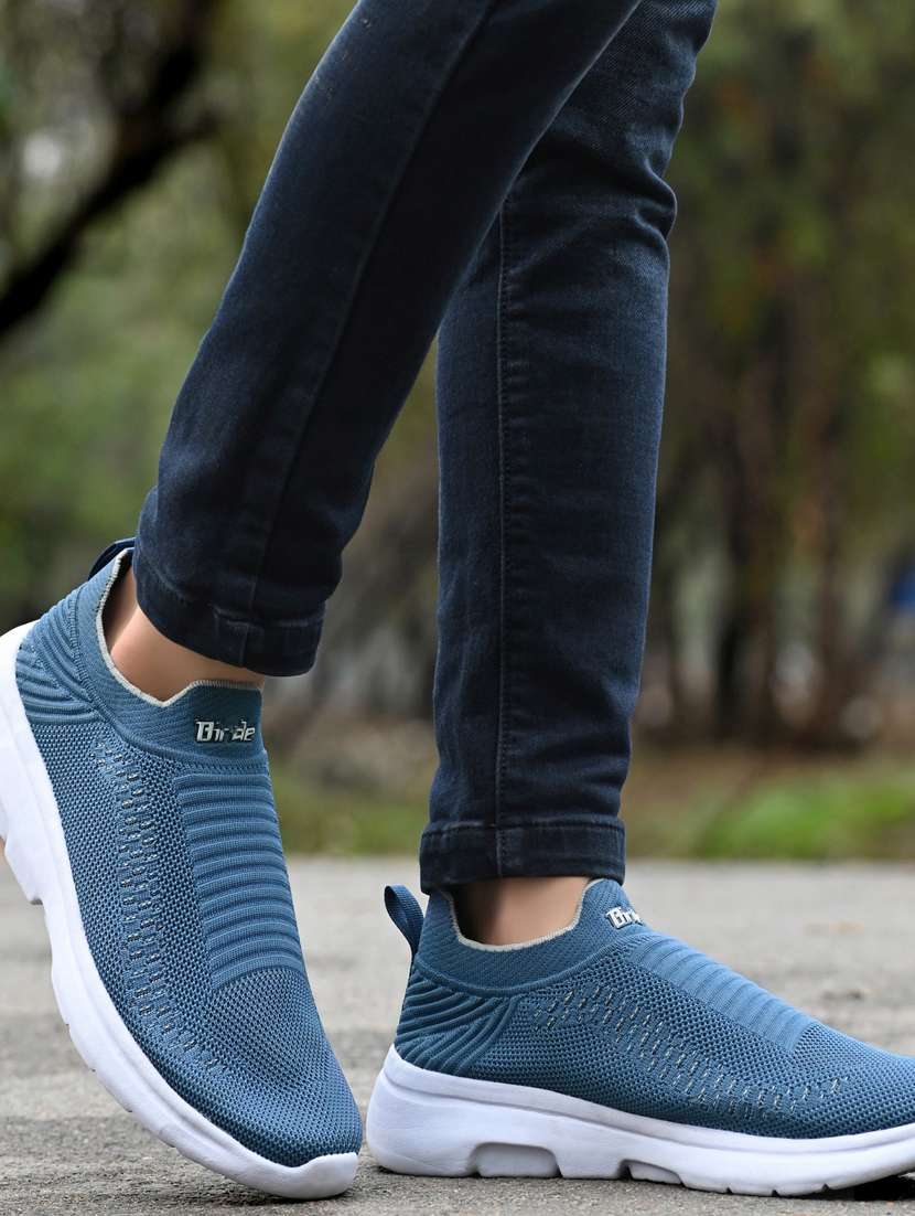 men slip on sport shoes - 18367339 -  Standard Image - 4
