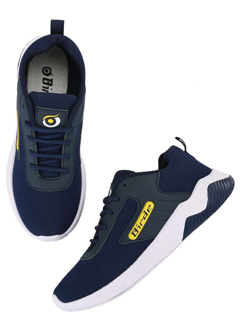 men lace up sport shoes - 18367395 -  Standard Image - 1