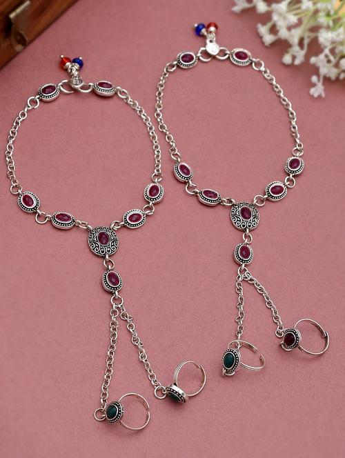 traditional anklet with attached double toe rings - 18368905 - Standard Image - 0