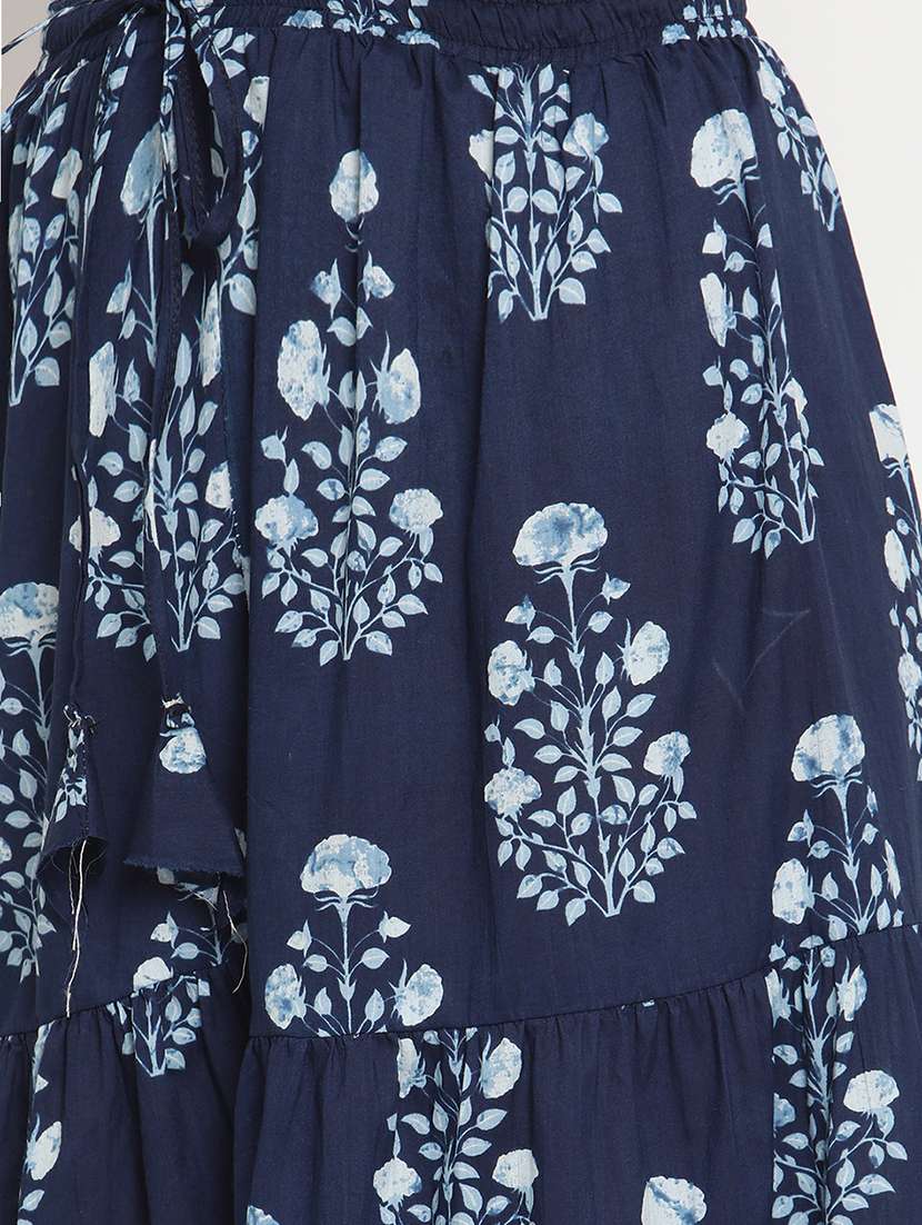 mid rise floral flared skirt - 18386215 - Standard Image - 4
