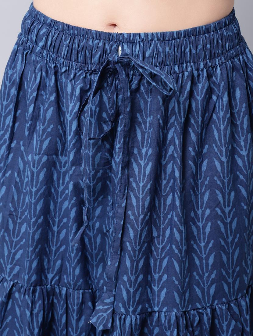 mid rise floral flared skirt - 18386221 - Standard Image - 4