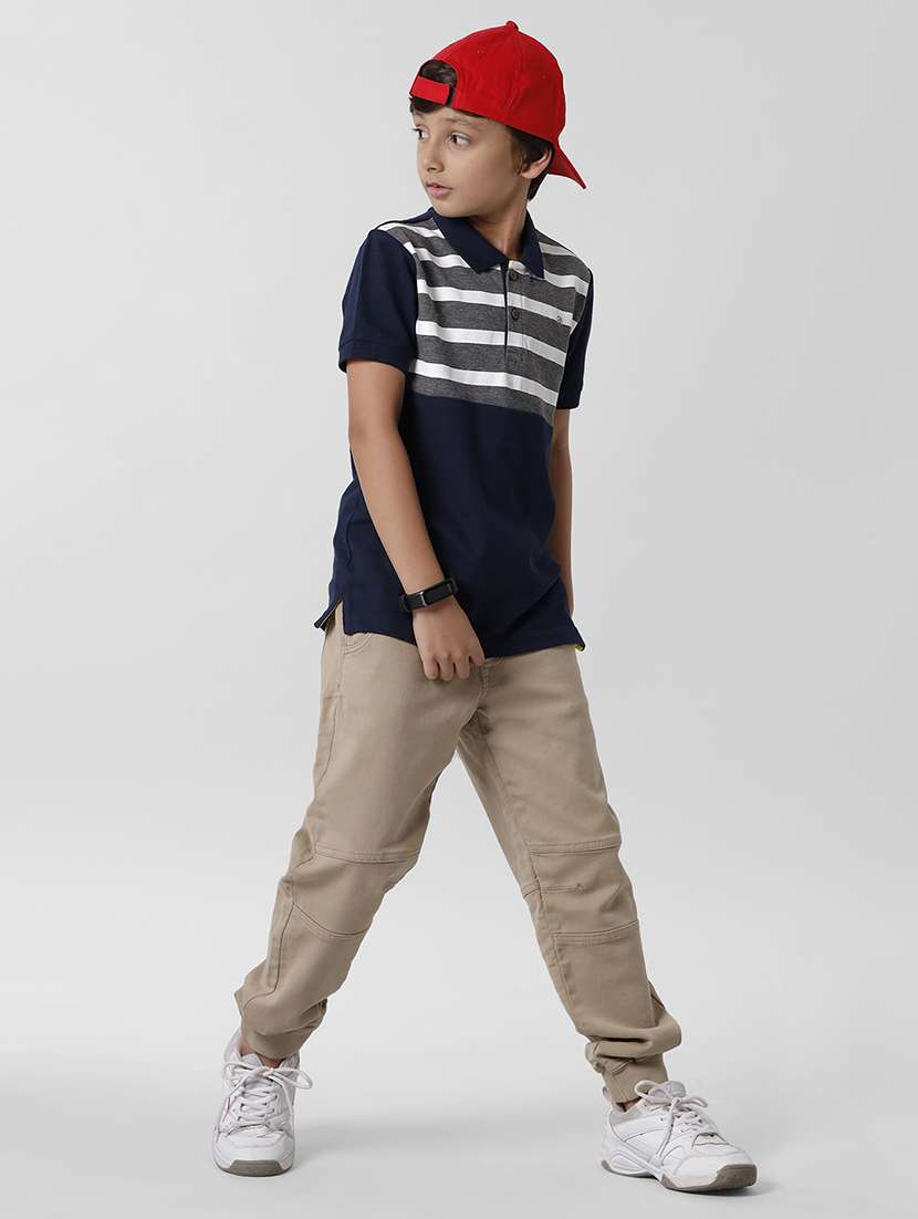 blue striped  regular t-shirt - 18391633 -  Standard Image - 4