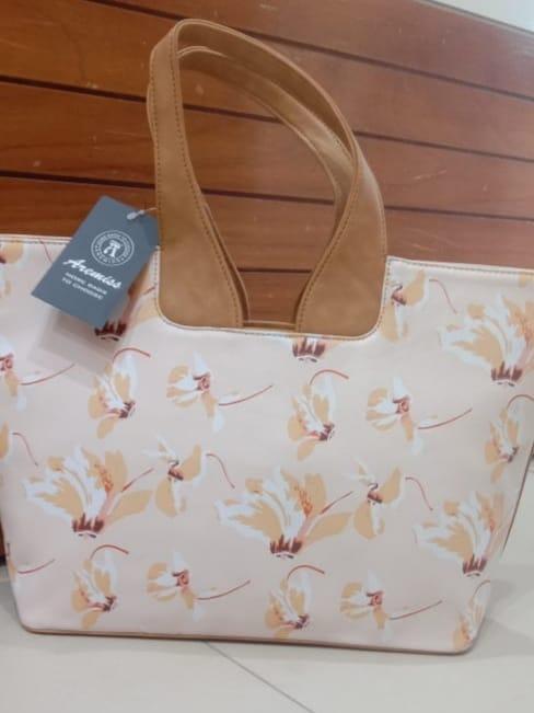 hand bag for women  - 18397935 -  Standard Image - 1