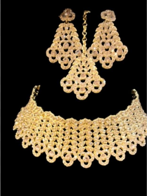 gold pleated choker necklaces with earring with maangtikka - 18398439 - Standard Image - 1