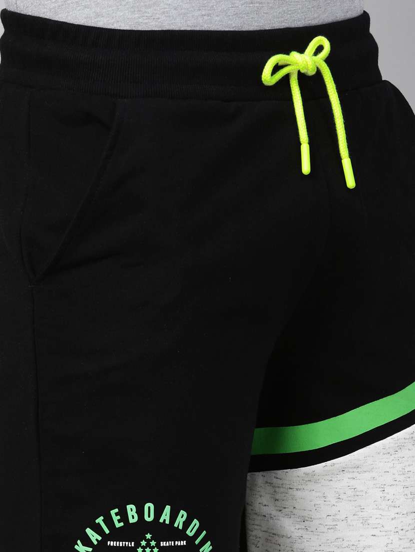 black color-blocked short - 18414458 -  Standard Image - 4