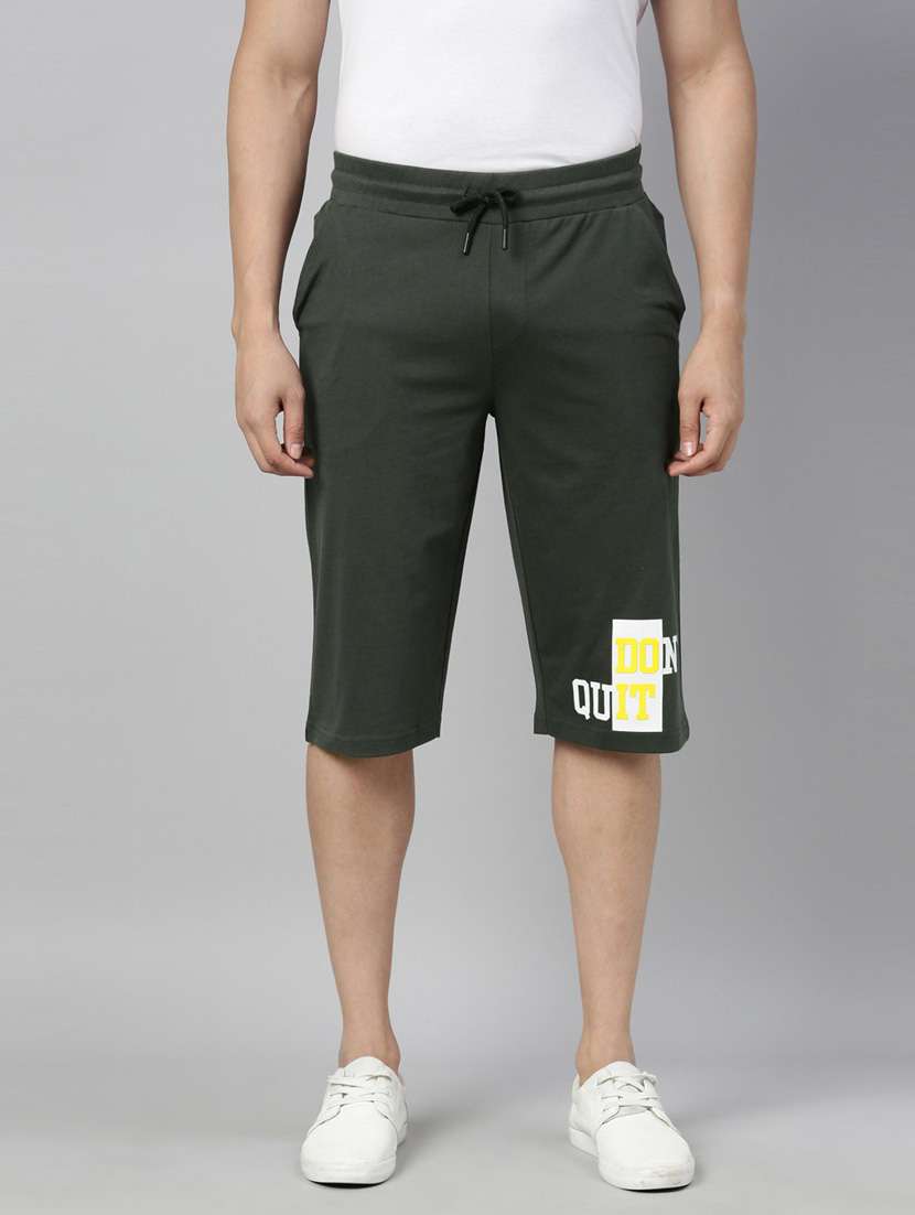 men placement print mid rise three fourth