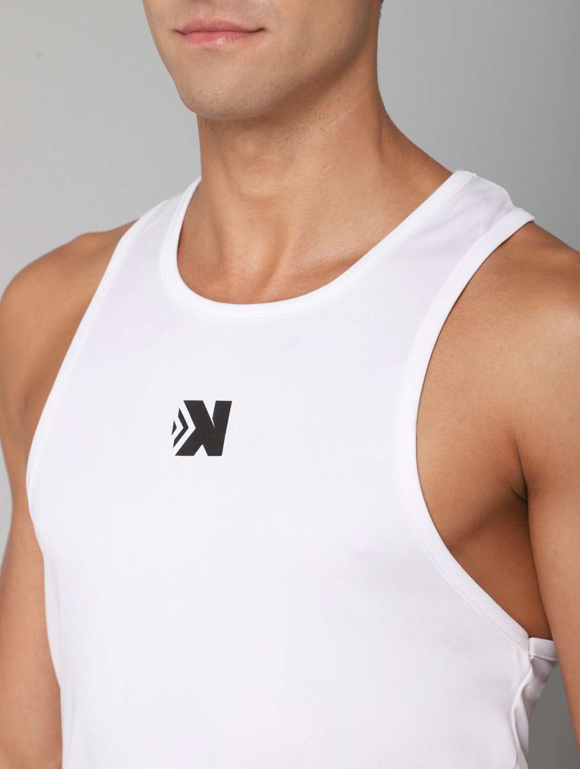 white solid vest - 18420380 - Standard Image - 4