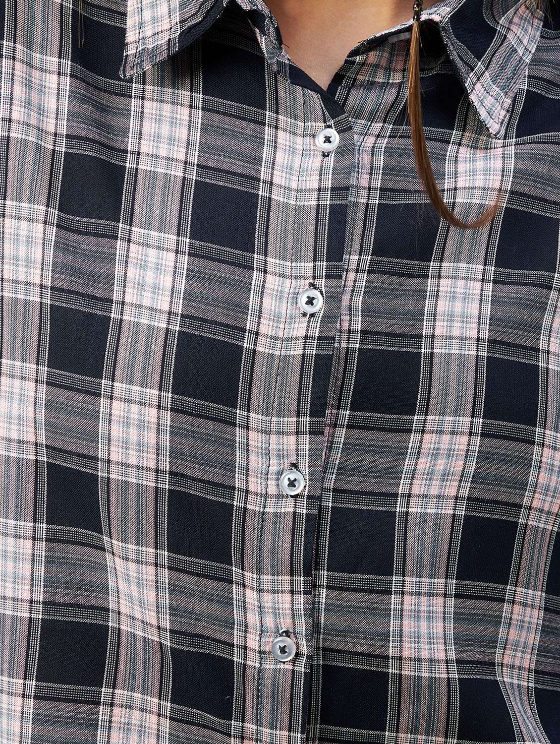 long sleeved checkered crop shirt - 18426991 -  Standard Image - 4