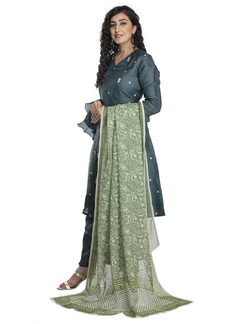 green silk blend dupatta - 18436222 - Zoom Image - 0