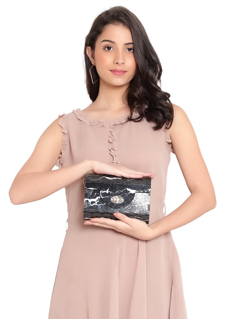 black wood regular clutch - 18437082 - Standard Image - 6