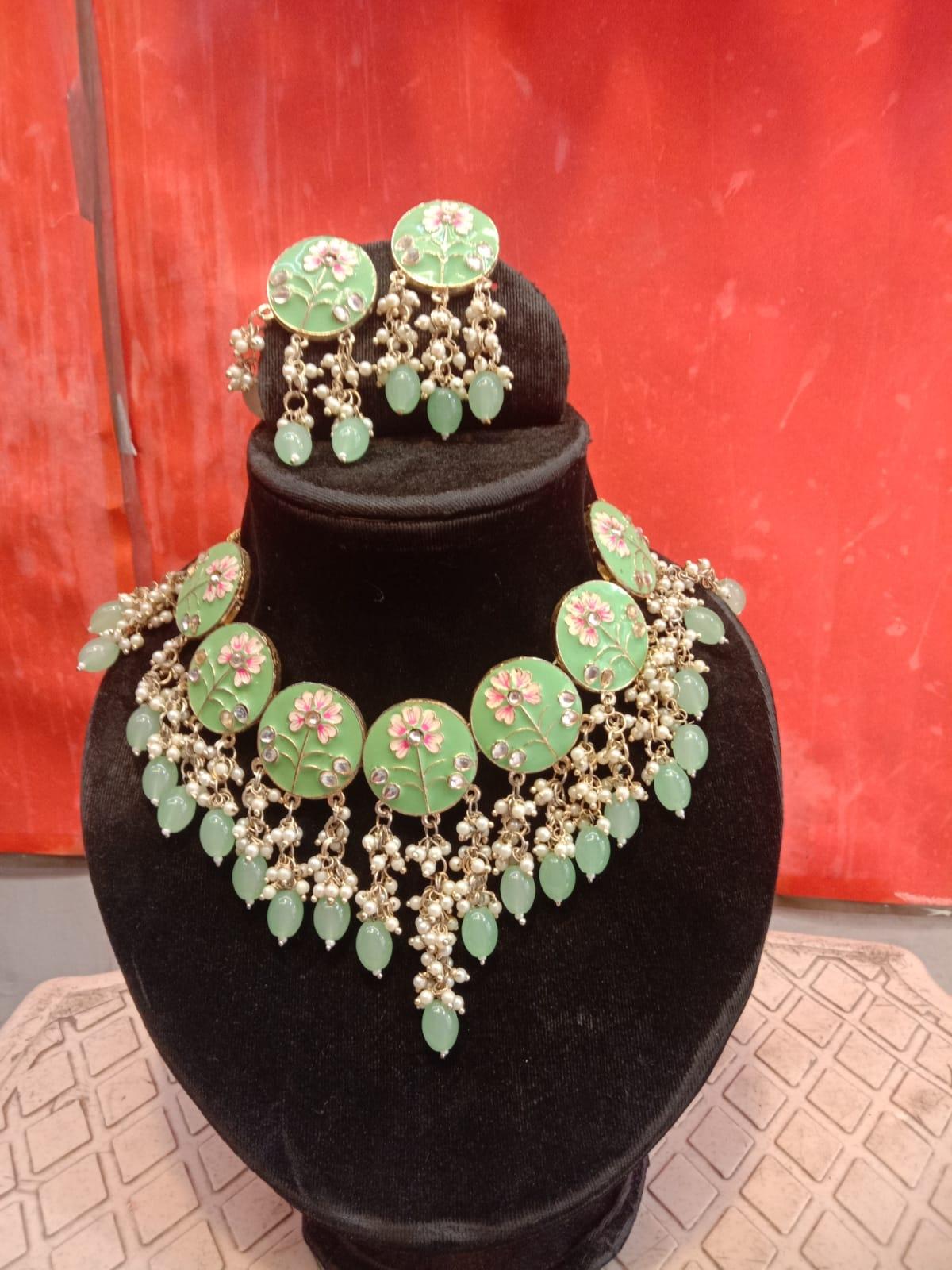 green metal choker necklace with earring - 18447542 - Standard Image - 1