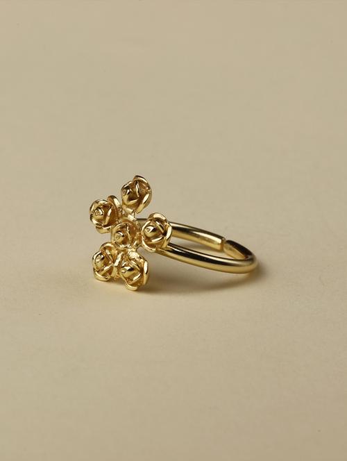 flower statement ring - 18449986 -  Standard Image - 0