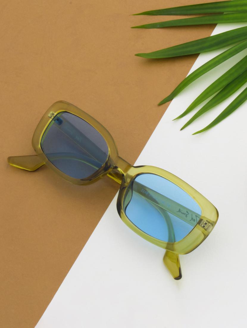 azalea oval in blue sunglasses - 18462435 - Zoom Image - 0