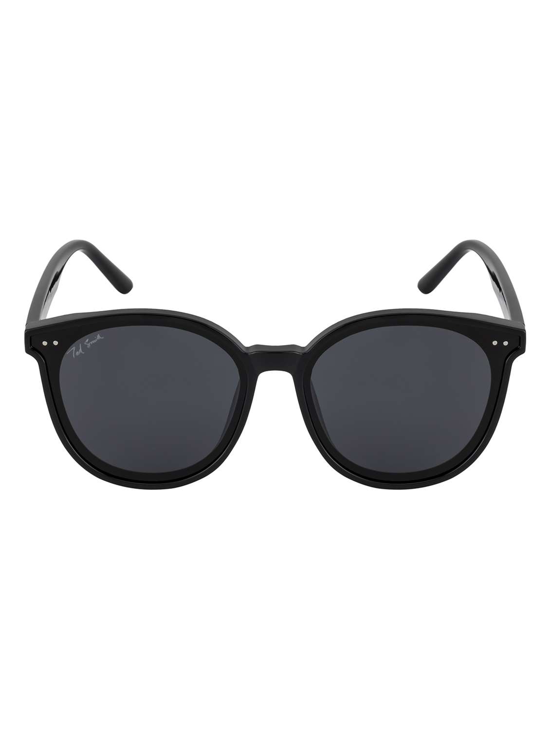 anny round in grey sunglasses 