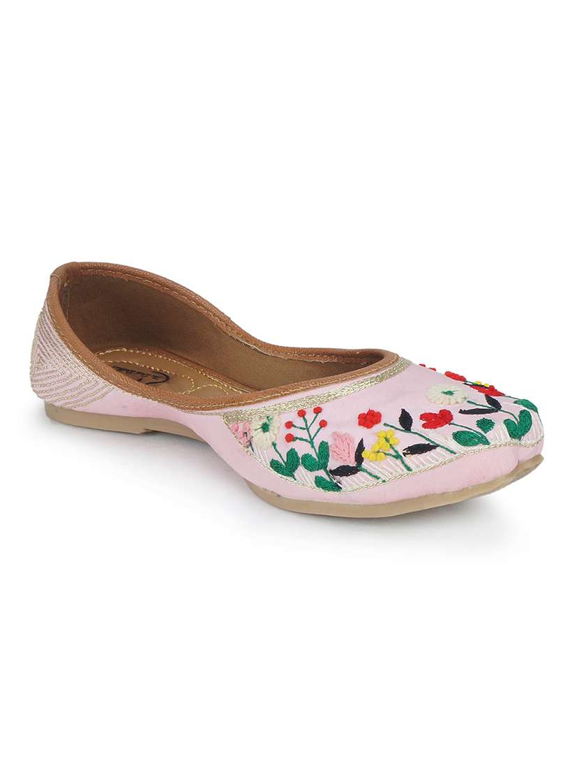 women peach embroidered ethnic juttis - 18463278 -  Standard Image - 1