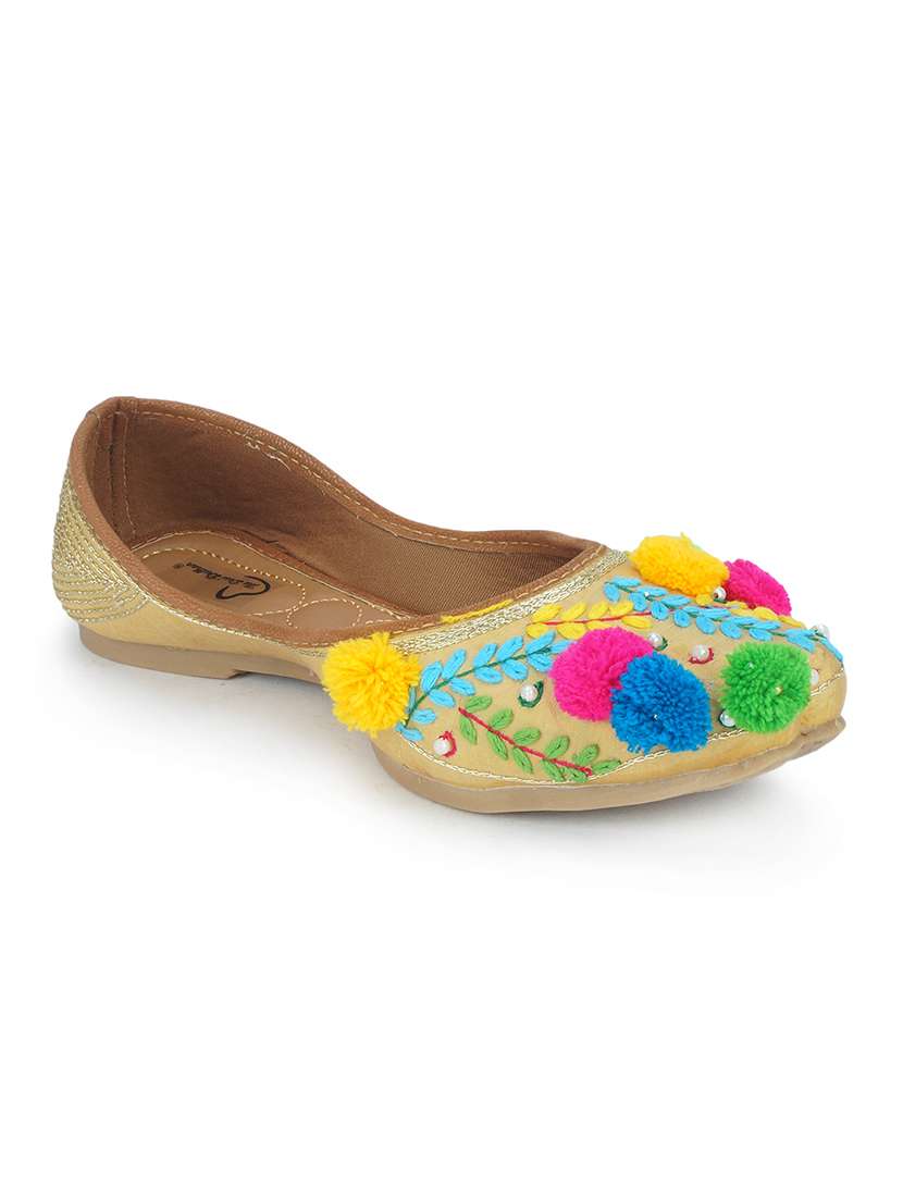 women beige embroidered ethnic juttis - 18463282 -  Standard Image - 1