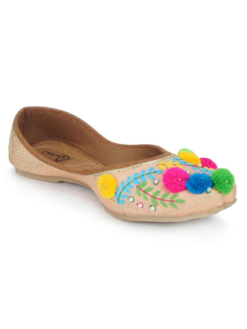 women embroidered ethnic juttis - 18463286 -  Standard Image - 1