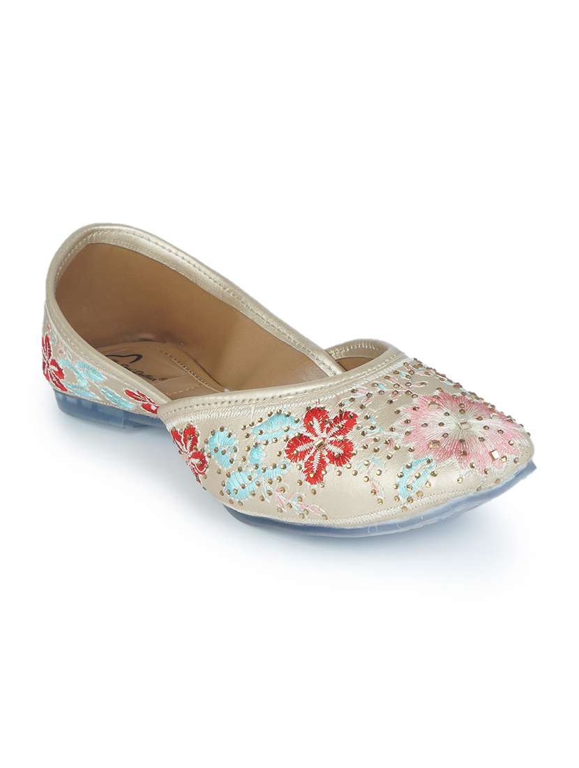 women embellished ethnic juttis - 18463417 -  Standard Image - 1
