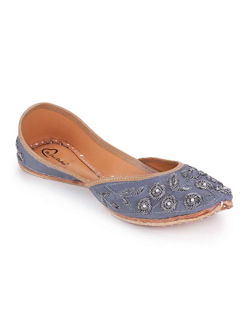 women embellished ethnic juttis - 18463428 -  Standard Image - 1