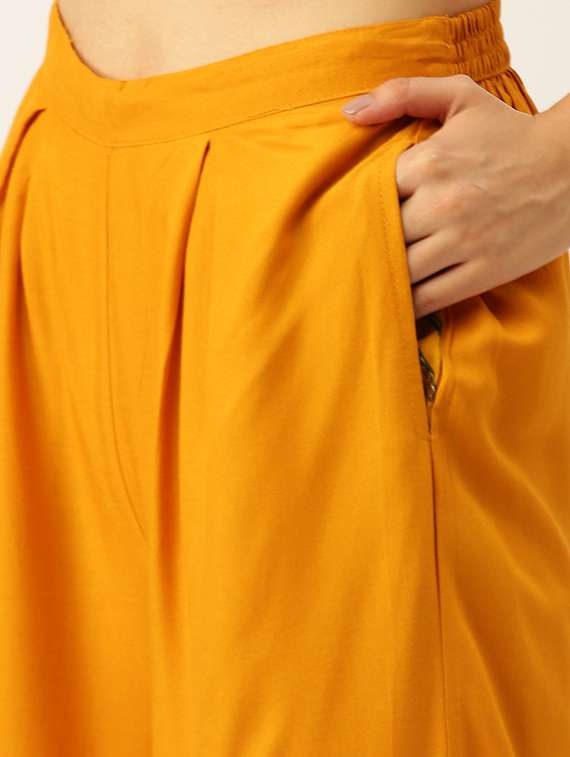 women floral round neck kurta palazzo set - 18480950 -  Standard Image - 4