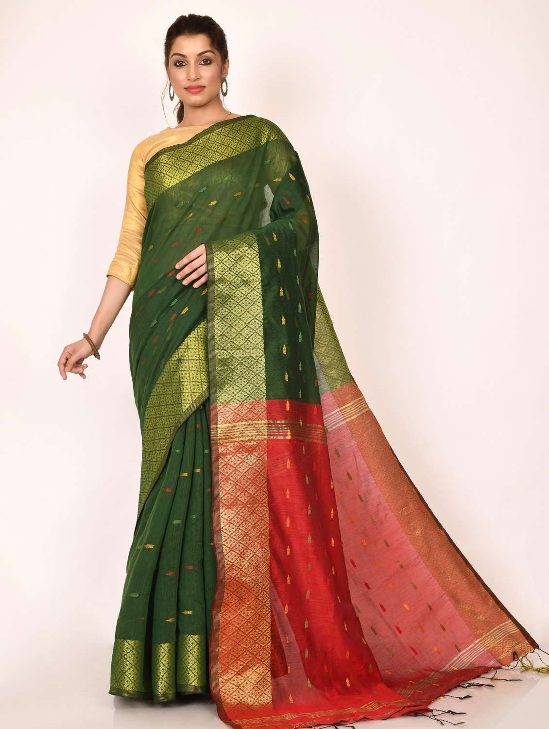 golden zari work handloom saree with blouse