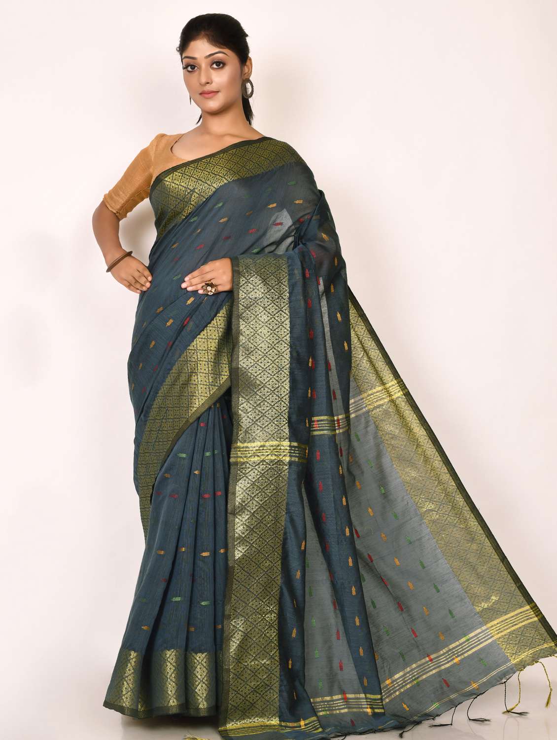 golden zari work handloom saree with blouse