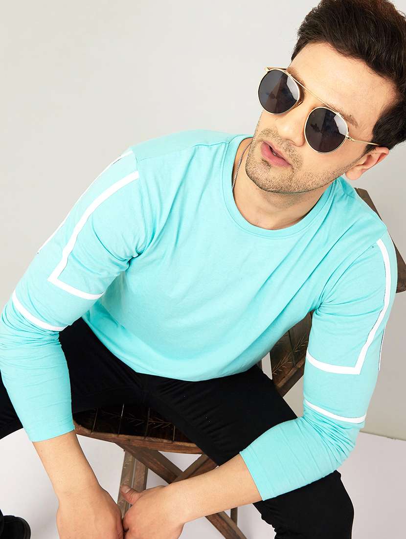 turquoise blue striped t-shirt  - 18507501 -  Standard Image - 1