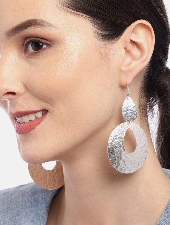 silver metal drop earring - 18513829 -  Standard Image - 1