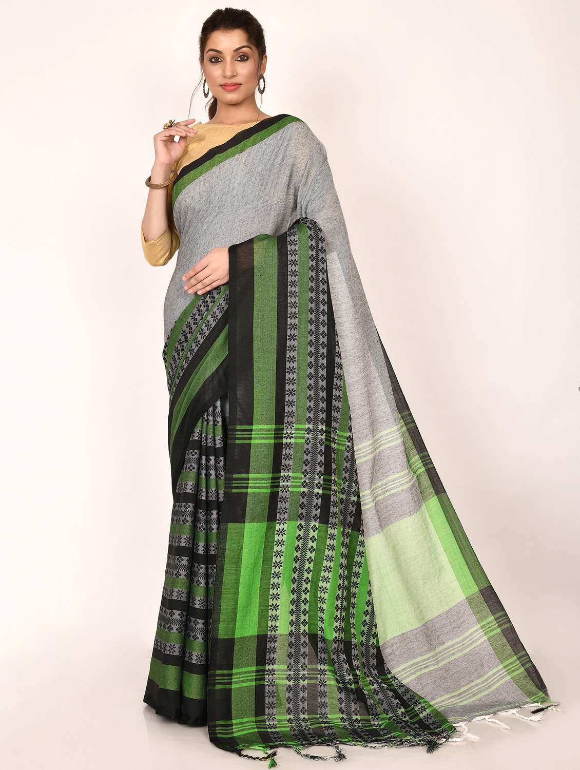 tassel detailed handloom saree  with blouse