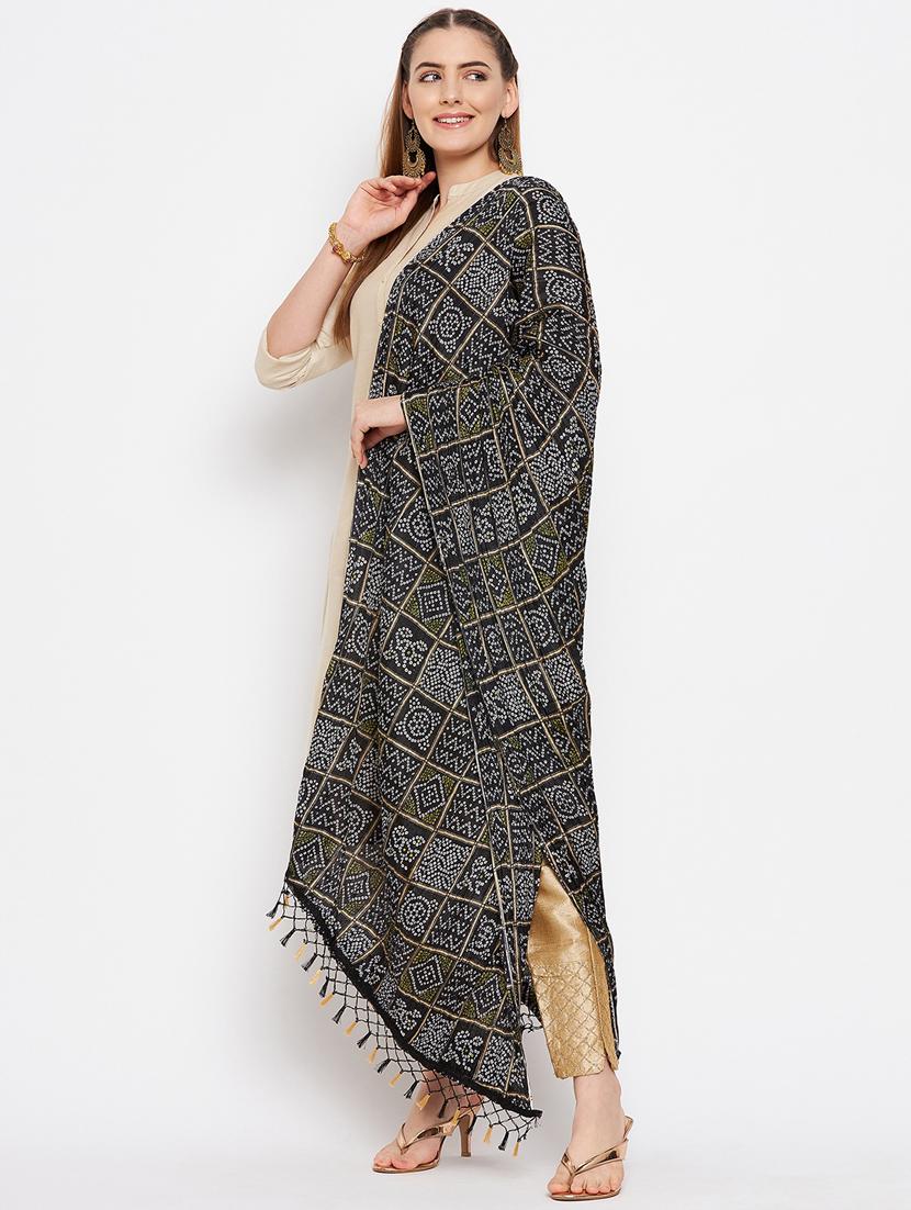 black bandhani print dupatta - 18519319 - Standard Image - 1