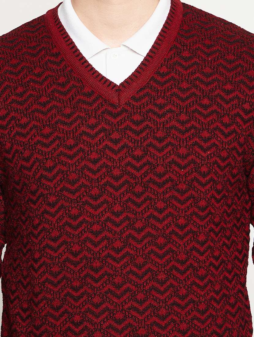 red geometric  pullover - 18522525 -  Standard Image - 4