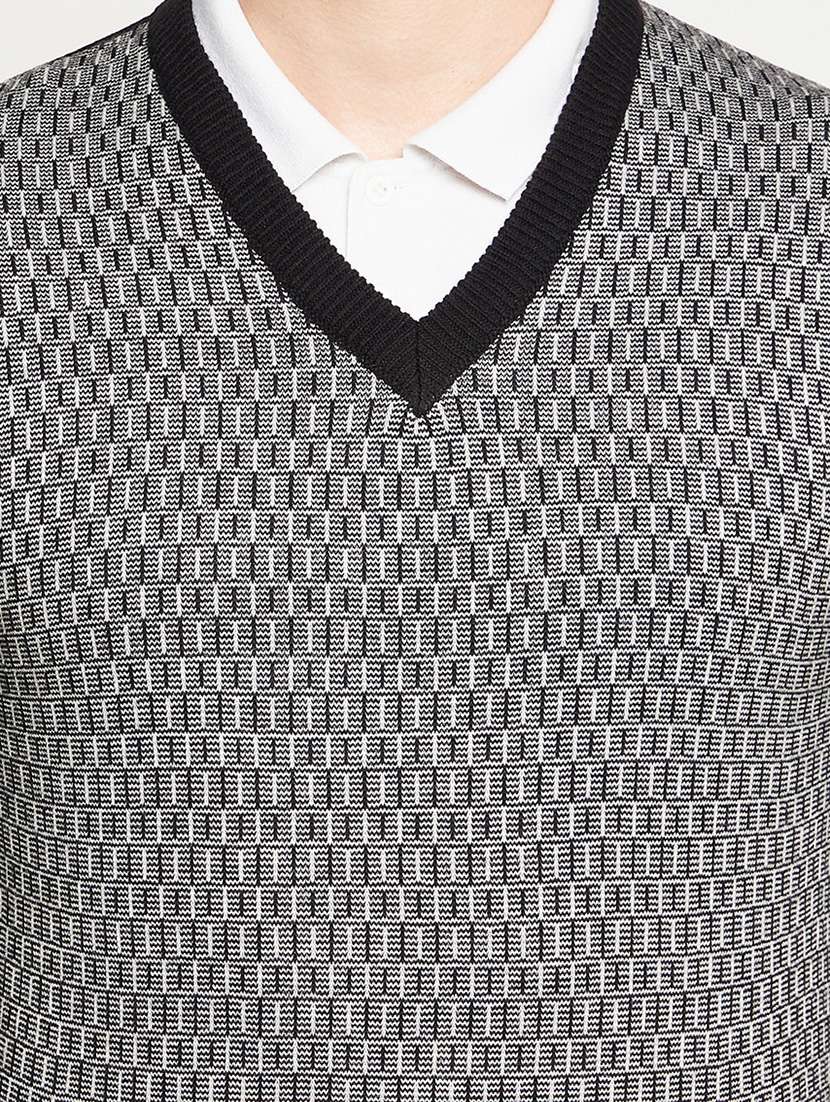 black geometric pullover - 18522563 -  Standard Image - 4