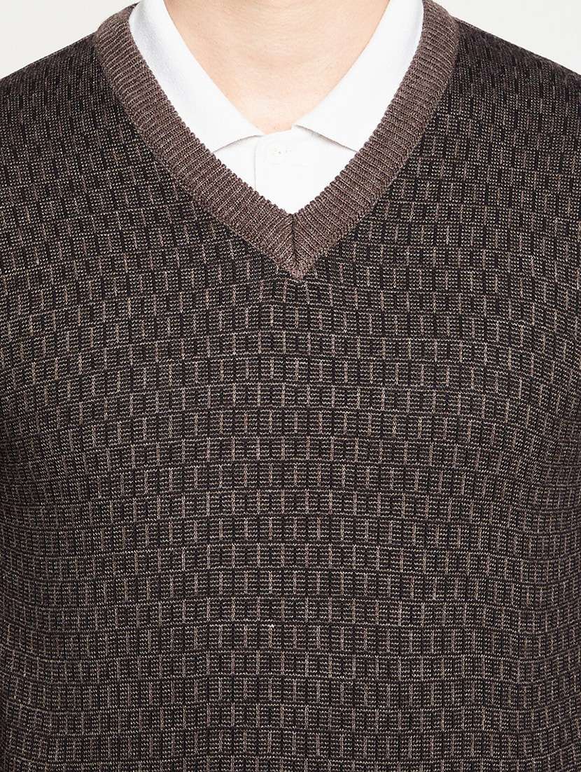 brown geometric pullover - 18522564 -  Standard Image - 4