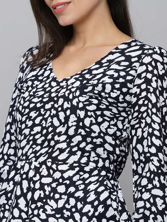 v-neck animal print romper  - 18531273 -  Standard Image - 6