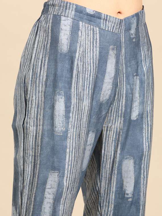 women three quarter sleeve kurta pant with dupatta set - 18532047 -  Standard Image - 4