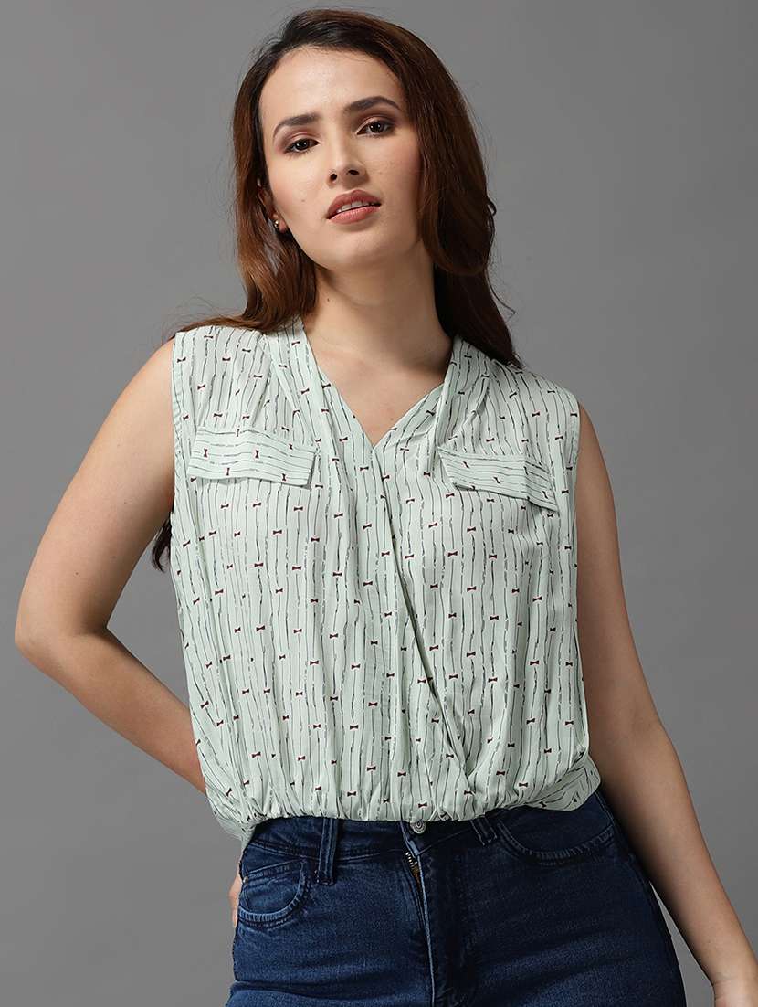 women's crop v neck top