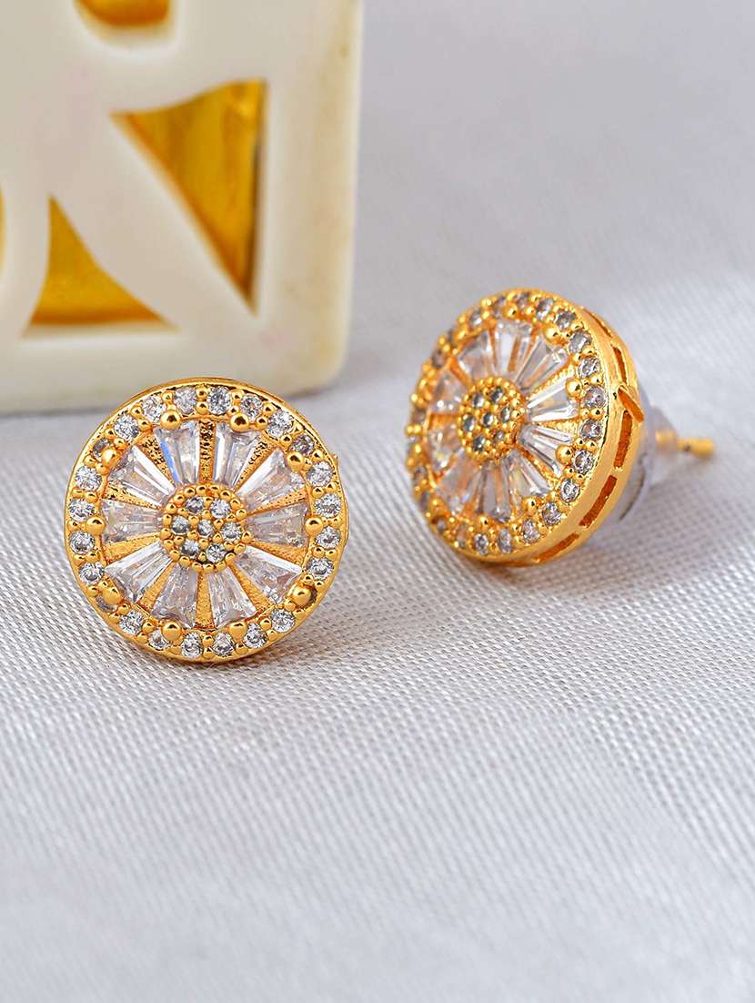 women golden stud earring
