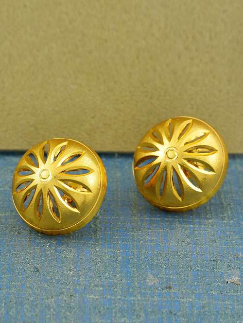 women gold stud earring  - 18534435 -  Standard Image - 0
