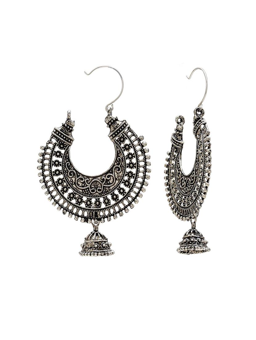 silver plated earring - 18535388 -  Standard Image - 1