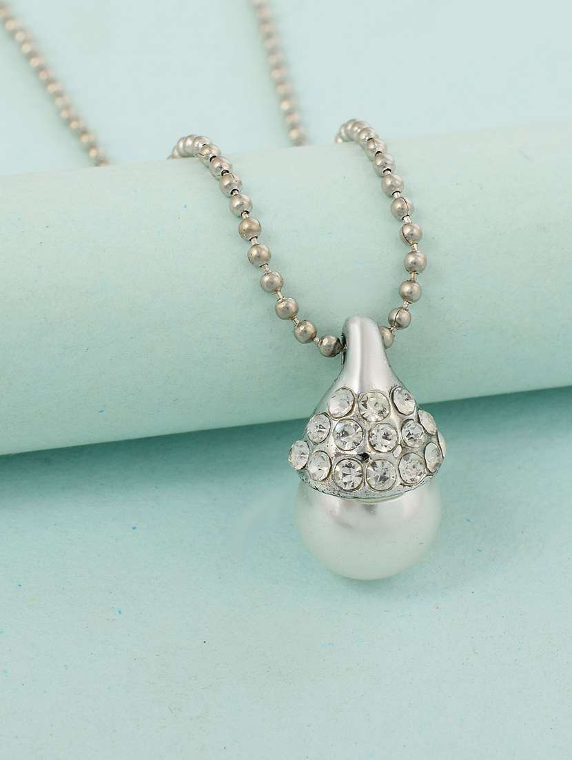 silver metal pendant