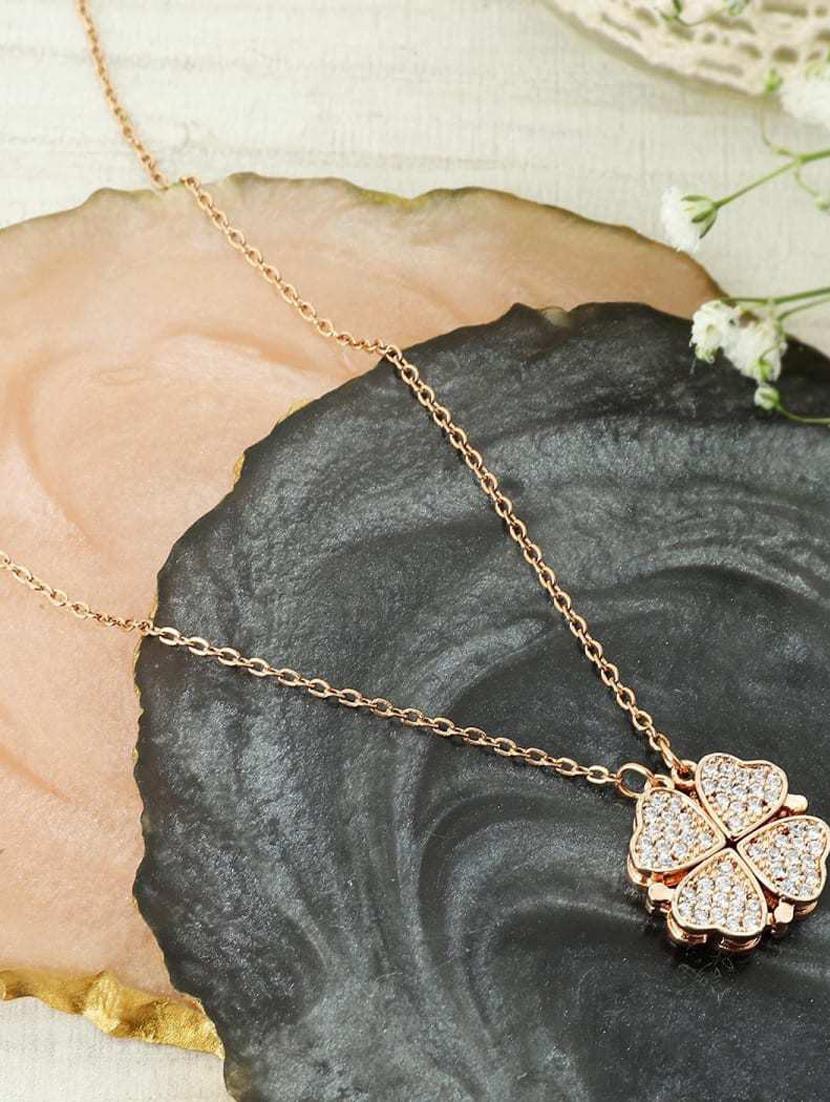 gold metal pendant - 18535890 - Zoom Image - 0