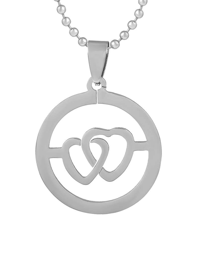  love heart shape chain pendant  - 18536394 -  Standard Image - 1