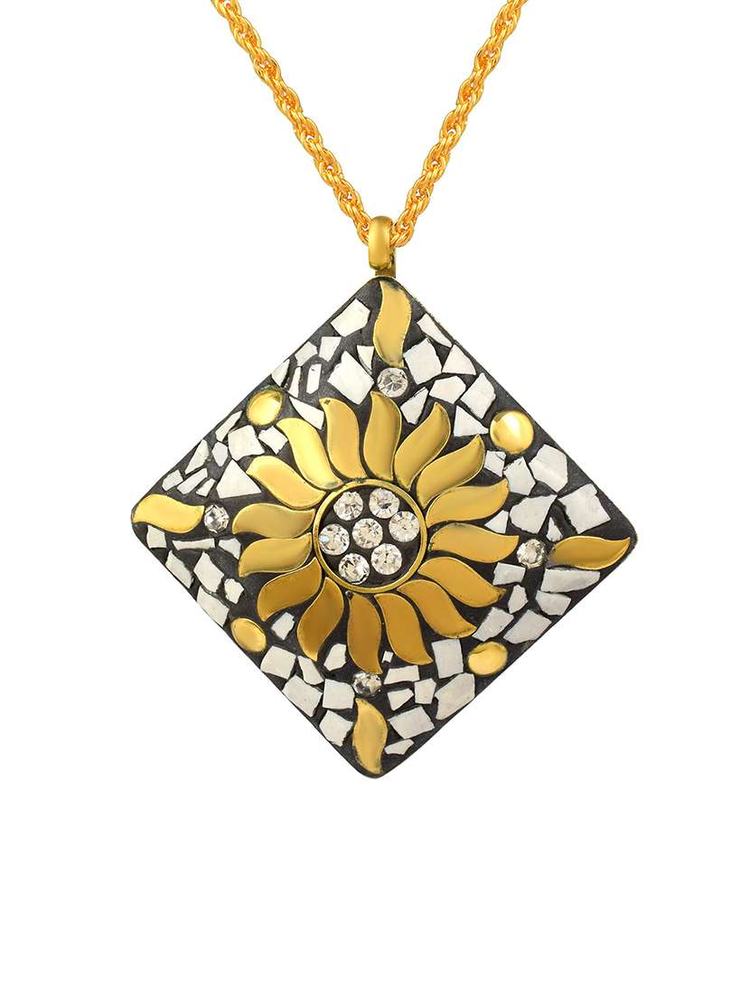 gold plated pendant set  - 18536396 -  Standard Image - 1