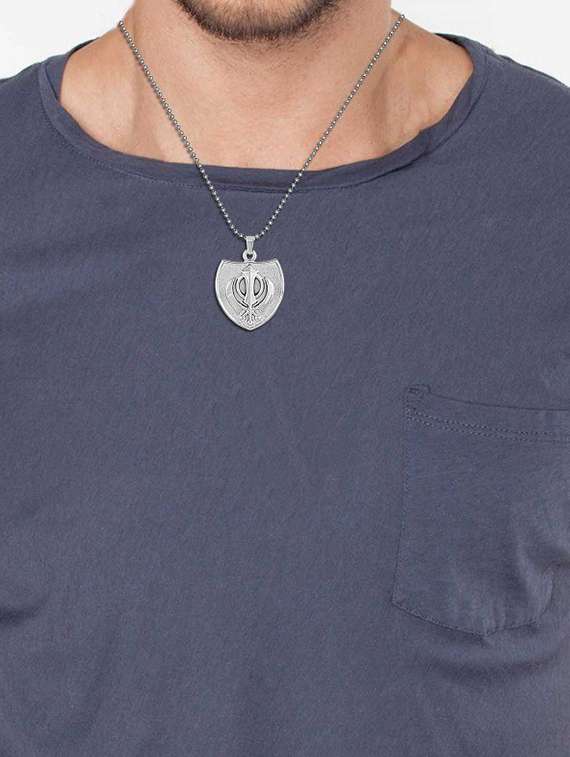 silver plated pendant - 18536458 -  Standard Image - 1