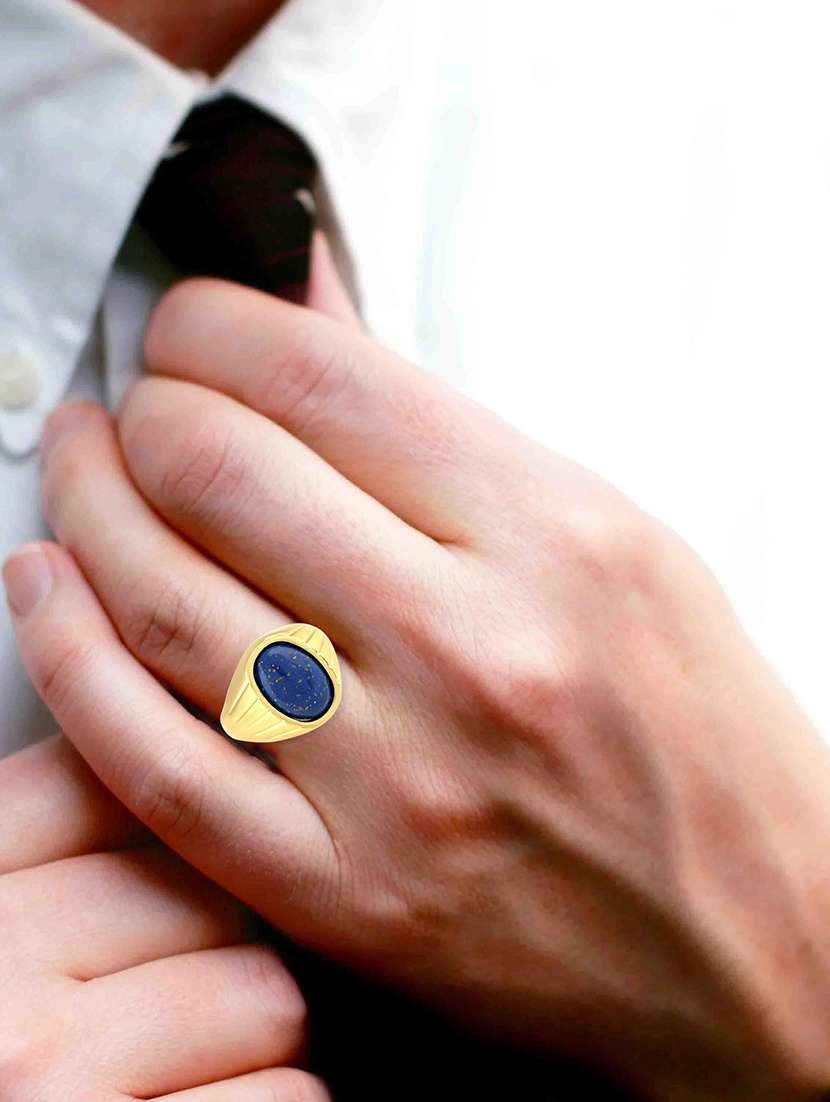 gold pleated finger ring - 18536899 -  Standard Image - 4