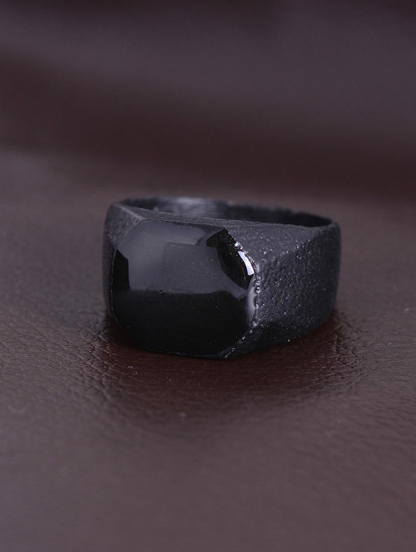 black brass finger  ring - 18536910 -  Standard Image - 1