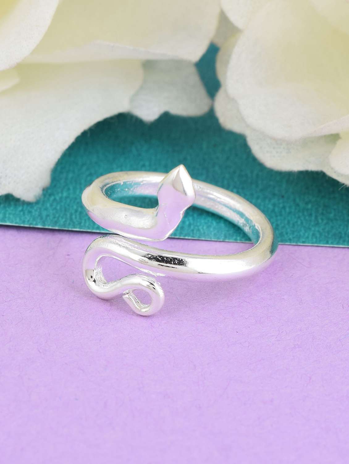 silver pleated ring - 18536980 -  Standard Image - 1