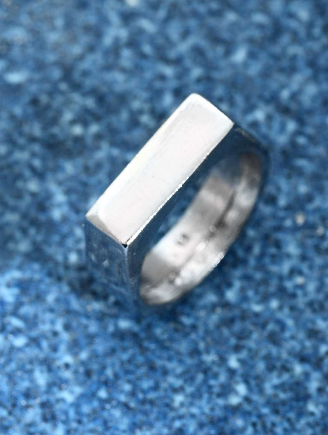 silver plated finger ring - 18536990 -  Standard Image - 1