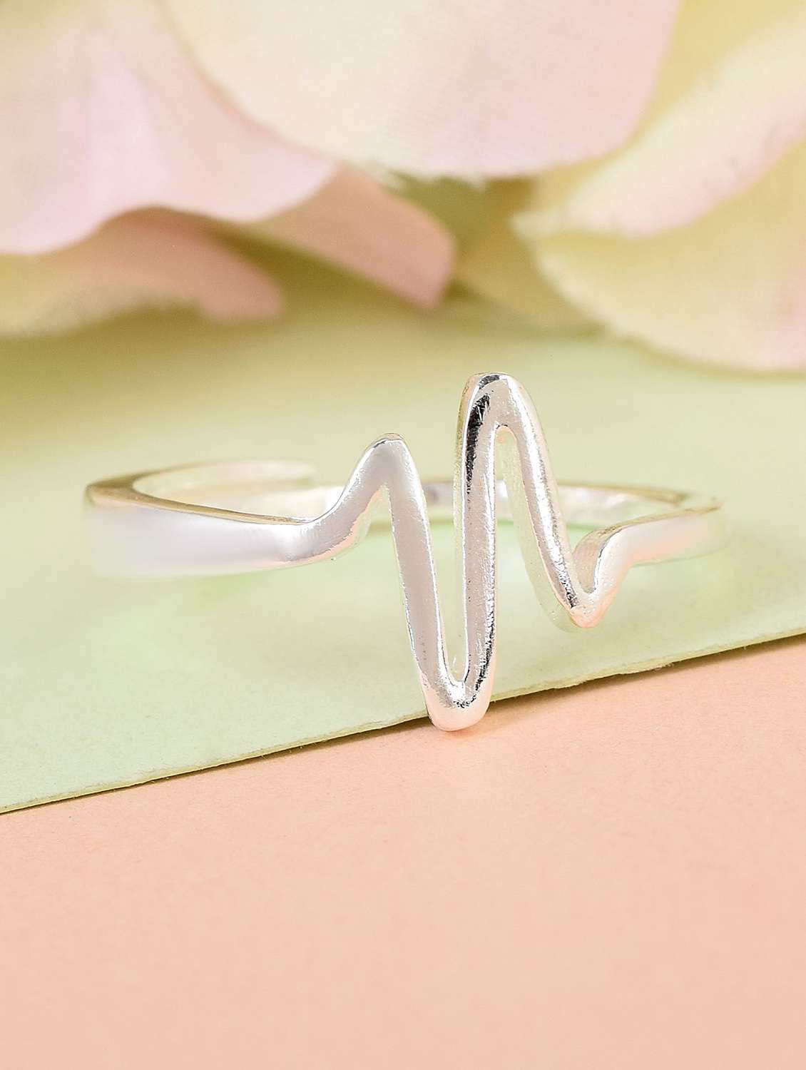 silver pleated ring - 18537058 -  Standard Image - 1